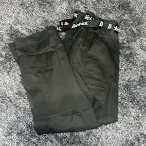 Dickies relaxed fit green cargo pant with belt (size 25 R)